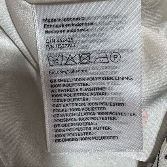 H&M Floral V Neck Flare Sleeve A Line Dress Cream Black Small - Picture 12 of 14